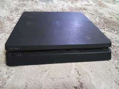 Playstation 4 slim | used