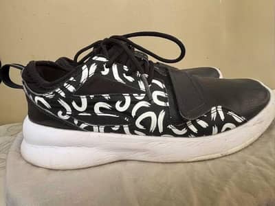 Stylish Black & White Sneakers - Size 41 (US 8.5) - Excellent Conditio