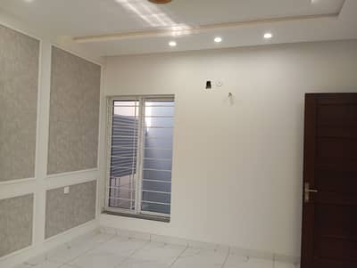 10 MARLA NEW HOUSE AVAILABLE FOR RENT