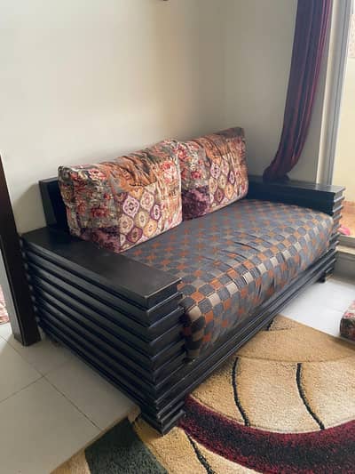 7 Seater Wooden Sofa Set – 9/10 Condition – Best Price 65K