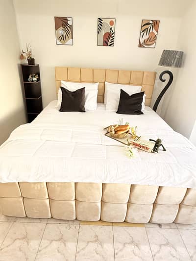 fully furnished ready to move all rooms ac fully decorated