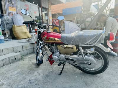 Honda 125 2025 model gold edition’