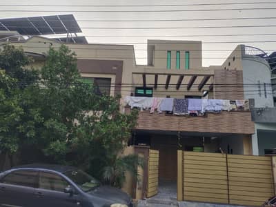 10 MARLA BEAUTIFUL HOUSE AVAILABLE FOR SALE IN UET HOUSING SOCIETY