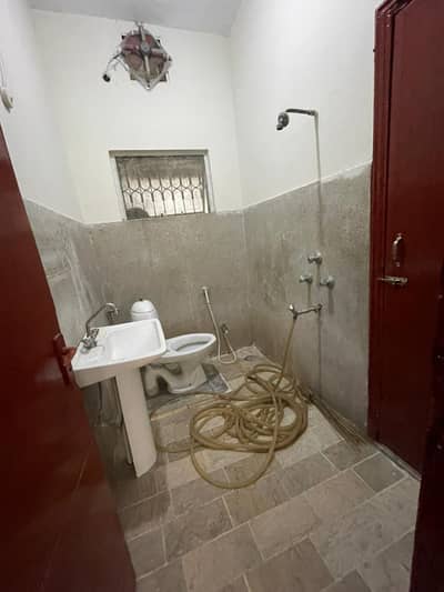 Allama Iqbal Town 10 Marla Lower Portion For Rent