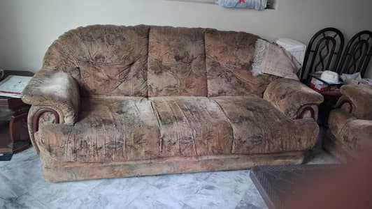 Dringroom Sofa set  good condition Urgant for sale