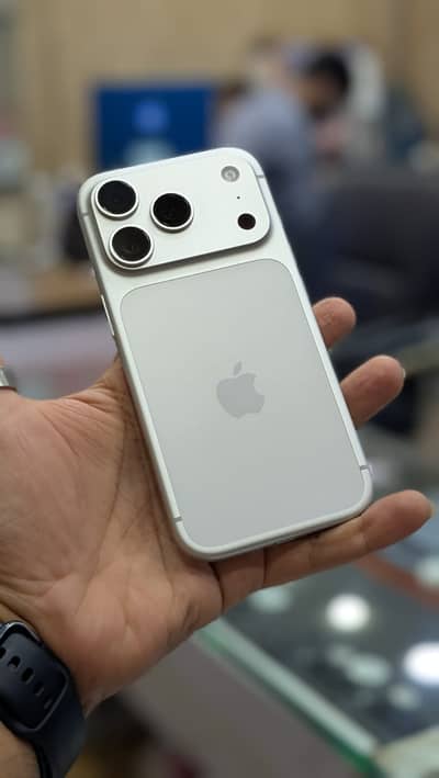 Apple Iphone 17 Pro 512GB Dual E-SIM SIlver 3 Cycle Count Brand New