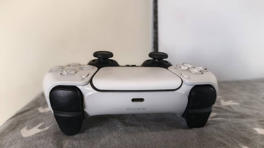 PS5 DISC EDITION WITH EXTRA CONTROLLER 11