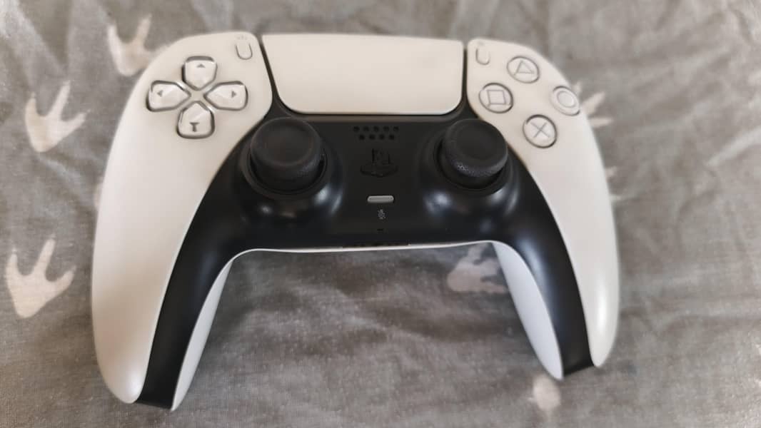 PS5 DISC EDITION WITH EXTRA CONTROLLER 12