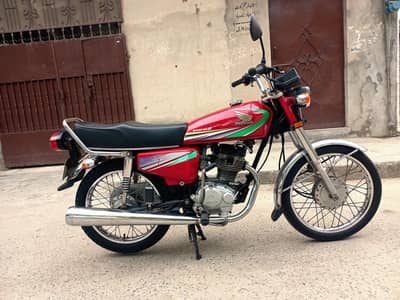 Honda CG 125 2014 model total original bike 28500 km driven only
