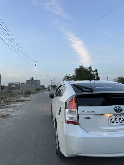 Toyota prius S touring selection