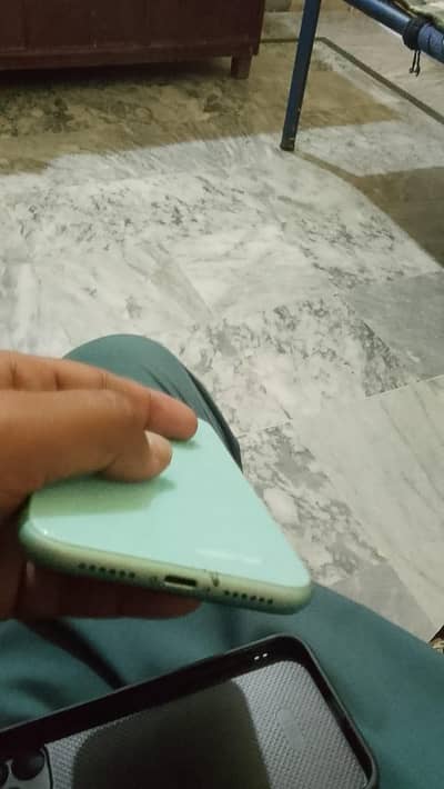 iPhone 11 64gb non pta good phone