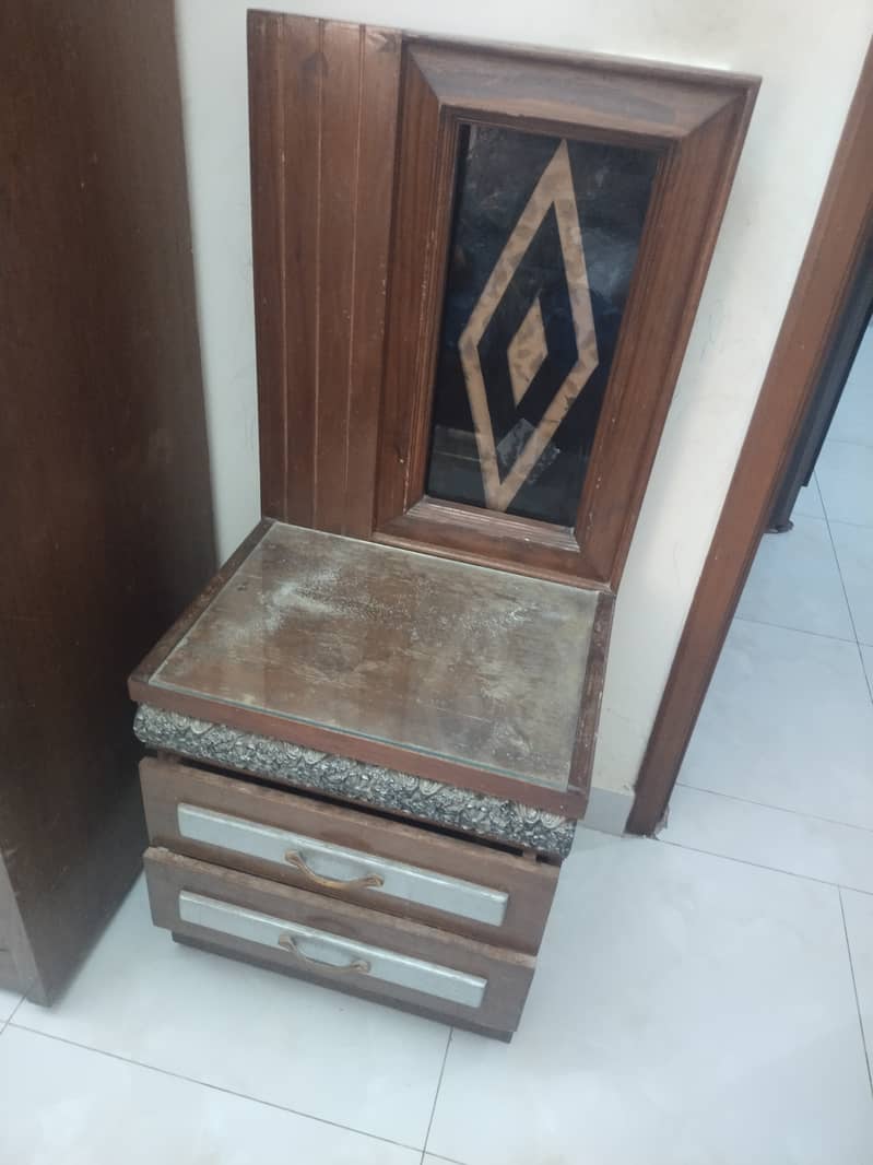 بیڈ سیٹ سائیڈ ٹیبل دستیاب ہے 3