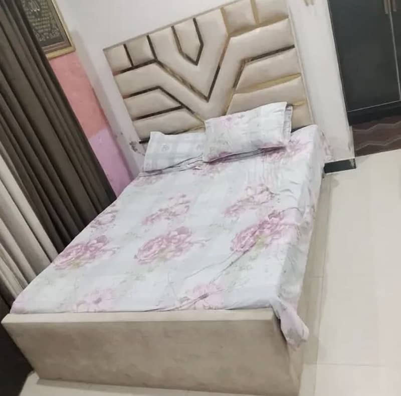 Queen size bed 1