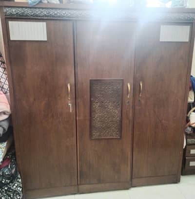 ووڈین الماری دستیابہے