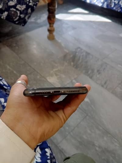 iphone 11 pro max 64gb non pta face off betrty change baki all okay