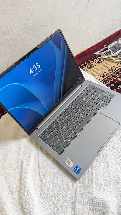 laptop  Lenovo brand core i7 13-generation 8 gb ram 512 ssd