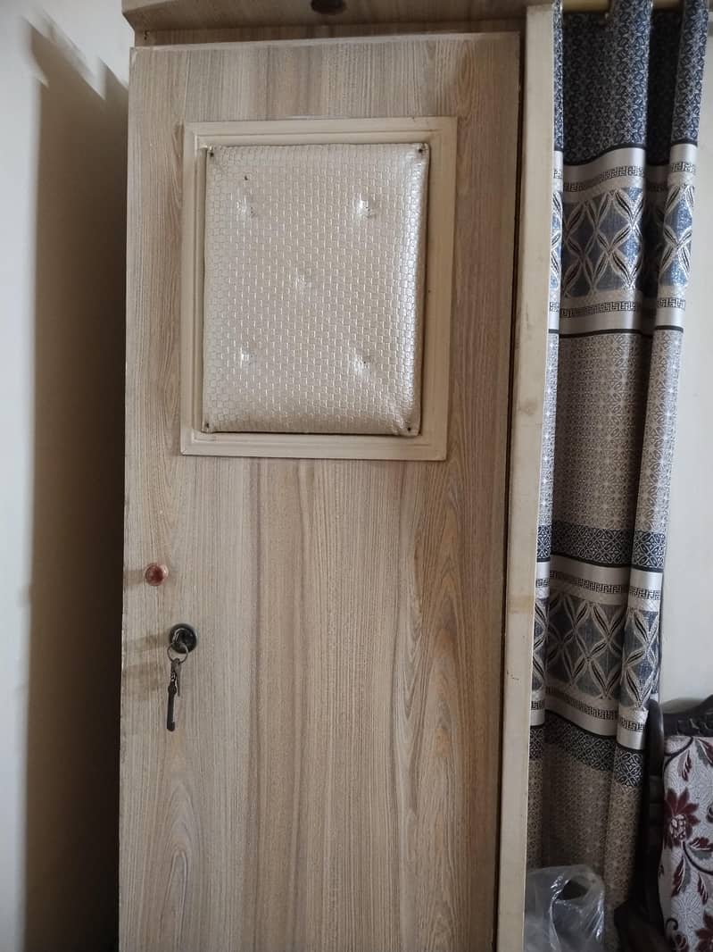 الماری دونوں   . ٹی وی  اور تی وی  ٹیبل 0