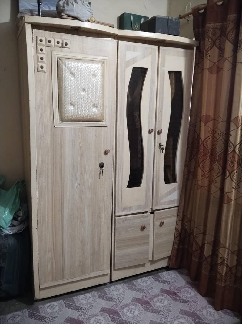 الماری دونوں   . ٹی وی  اور تی وی  ٹیبل 1