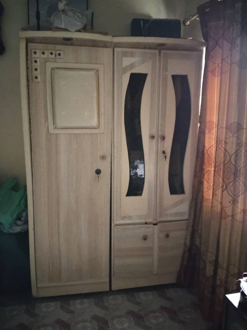 الماری دونوں   . ٹی وی  اور تی وی  ٹیبل 3