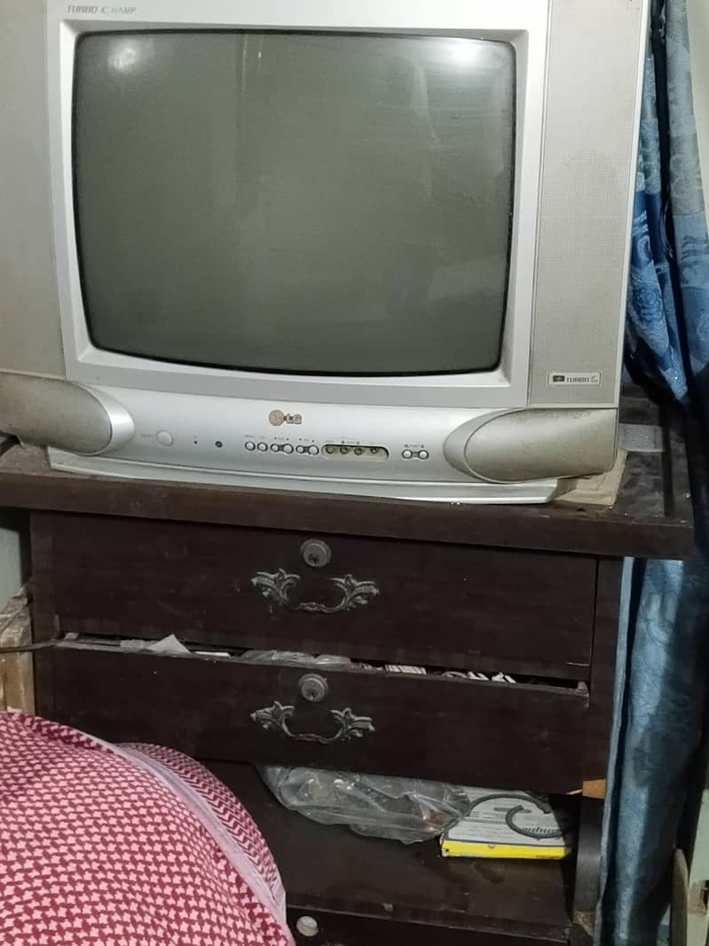 الماری دونوں   . ٹی وی  اور تی وی  ٹیبل 6