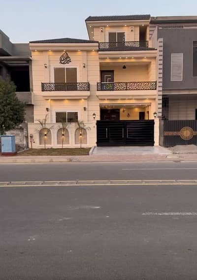 Prime Location In New Metro City 7 Marla House For sale