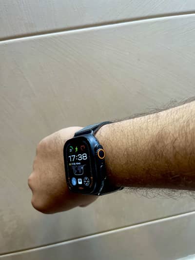 Apple Watch Ultra 2 49MM Black Edition Milanese Loop