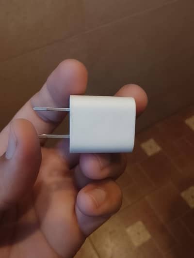 Apple charger new model No. A1385 input 100-240V- 50/60Hz