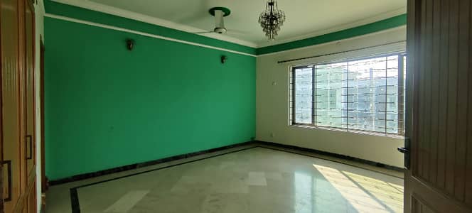 1 Kanal upper portion available for rent