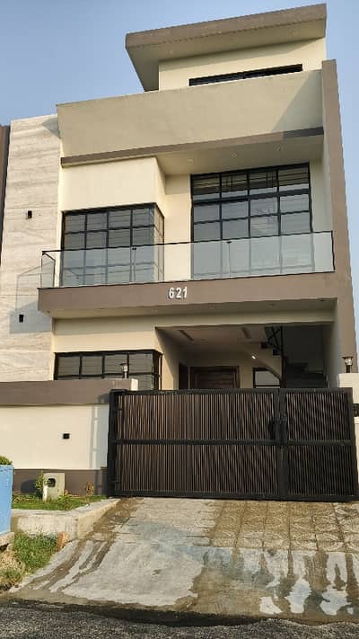 5 marla luxury house for sale in Faisal town
