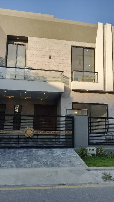 8 Marla Luxury House For Sale