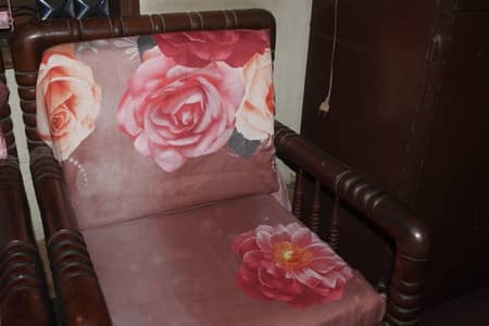 Sofa For Sale Ghar ka Or Furniture Be hai Es Ka alwa Sale ka leya Sofa