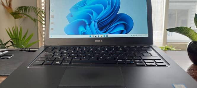 Dell latitude core i5 7th gen 8gb ddr4 ram 256gb ssd 1920x1080 ips