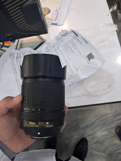 Nikon AF-S DX NIKKOR 18-140mm f/3.5-5.6G ED VR + Lens cover