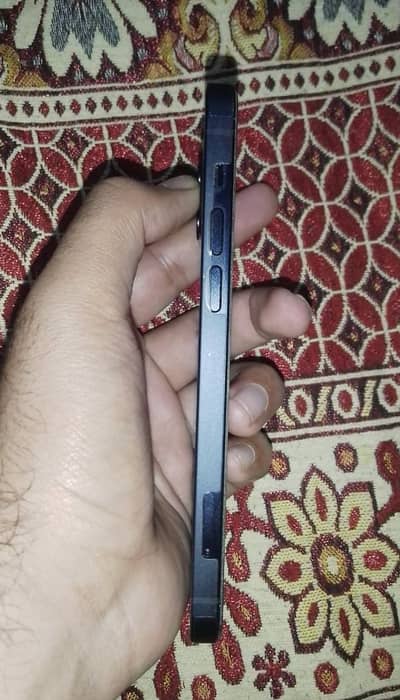 iPhone 12…Non. . PTA ha chalna ma bilkul smooth ha . . baki all ok