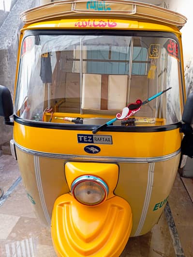 TEZRAFTAR 6 SEATER YELLOW  RICKSHAW.