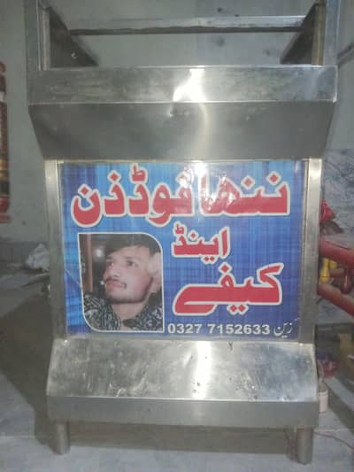 cash counter full steel ka counter hai bss sosha tuta hai baki all ok