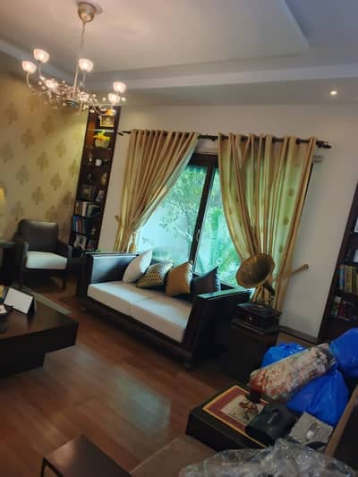 10 Marla Used House For Sale in Jasmine Block Bahria Town Lahore