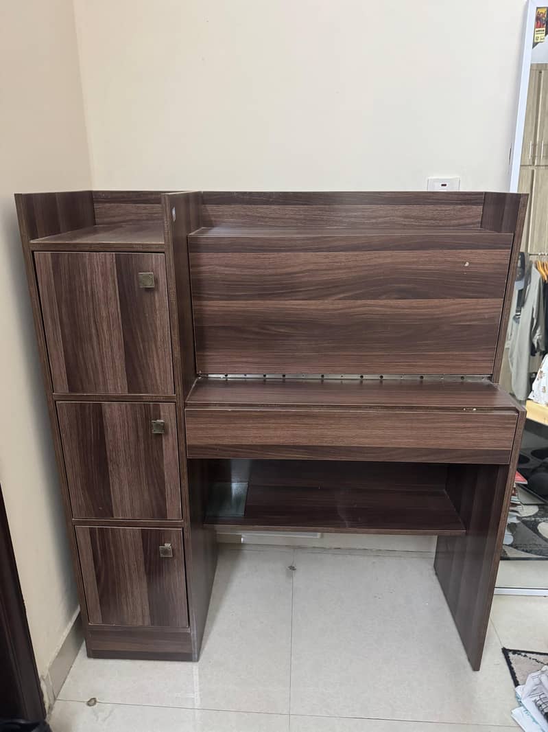 Study table in great condition 2