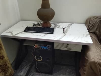 Computer table 4×2.5ft size