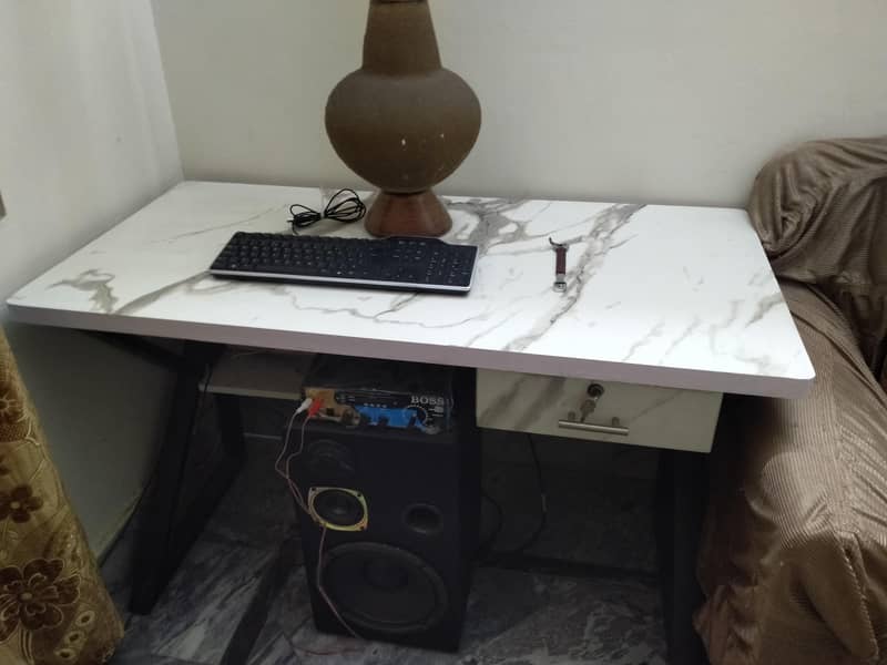 Computer table 4×2.5ft size 0