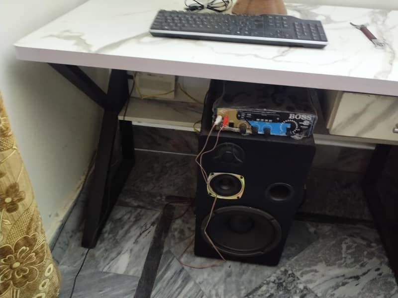 Computer table 4×2.5ft size 1