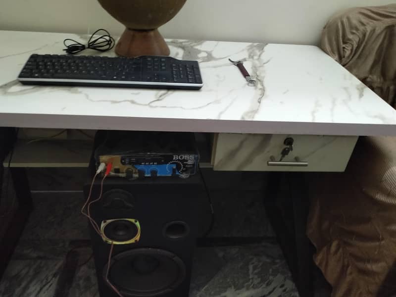 Computer table 4×2.5ft size 3