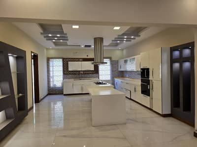 1000 SQ yard bungalow available for rent 1000 SQ yard bungalow available for rent