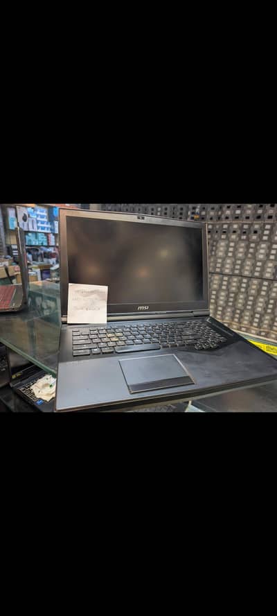 MSI Titan GT75 | GTX 1080 | 120 Hertz