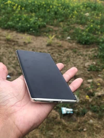 bilkul saf phone hai nonPTA peach ho Sakta hai oper kli lgi hoi hai