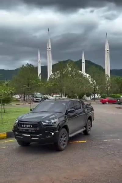 Rent a Car in Lahore | Prado, V8, Audi, Yaris, Corolla, BRV, limousine