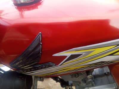 fuel tank and side cover