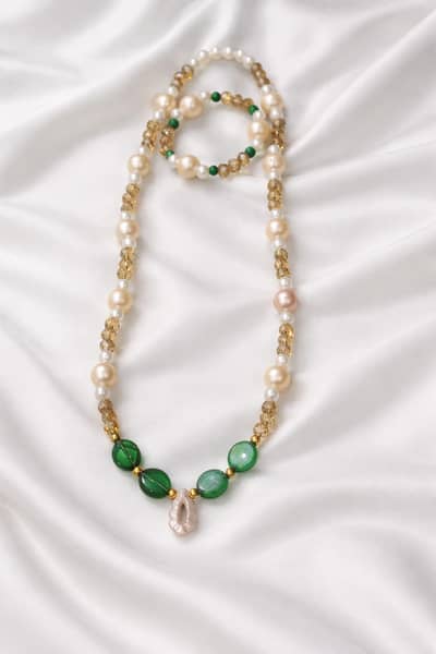 Stunning Fancy Necklace – Eye-Catching Design