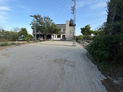 I-11 Double road commercial plaza for sale