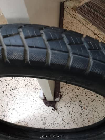 Tyres Panther Tracker no puncher.